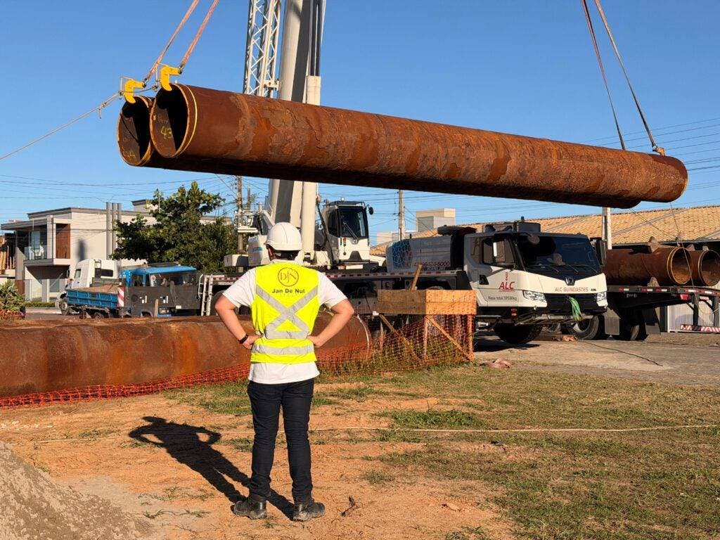 Tubulações gigantes chegam ao Gravatá e marcam nova fase do alargamento da praia em Navegantes