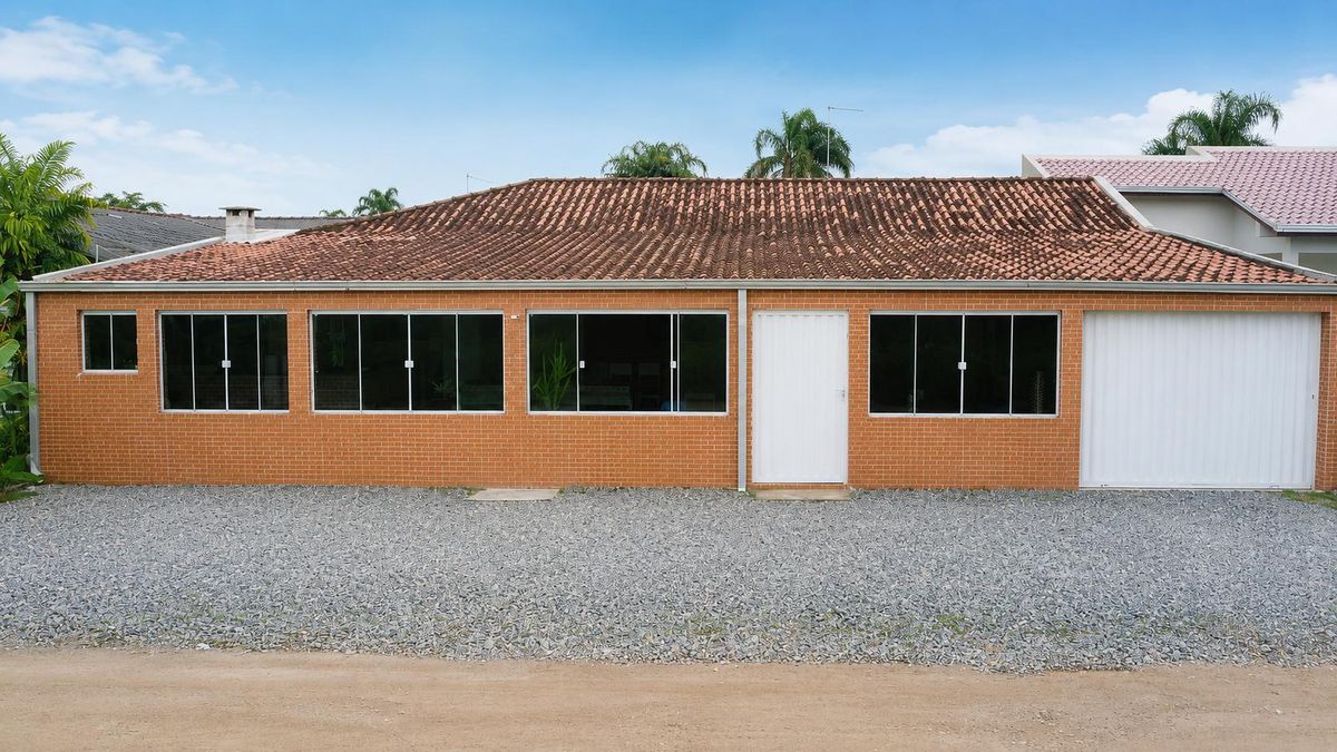 CASA, 4 QUARTOS SENDO 1 SUITE, BALNEÁRIO BARRA DO SAI - Casa em Barra do Sai, Itapoá - à venda - Ampla Engenharia & Imóveis