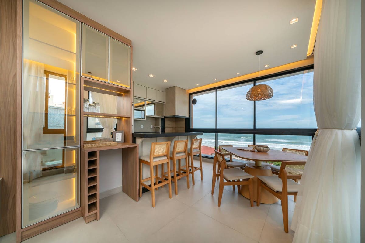 Apartamento Frente Mar com 3 Suítes Mobiliado a Venda na Praia de Mariscal em Bombinhas Sc / Cod: V343 - Apartamento em Mariscal, Bombinhas - à venda - Lucas Da Silva