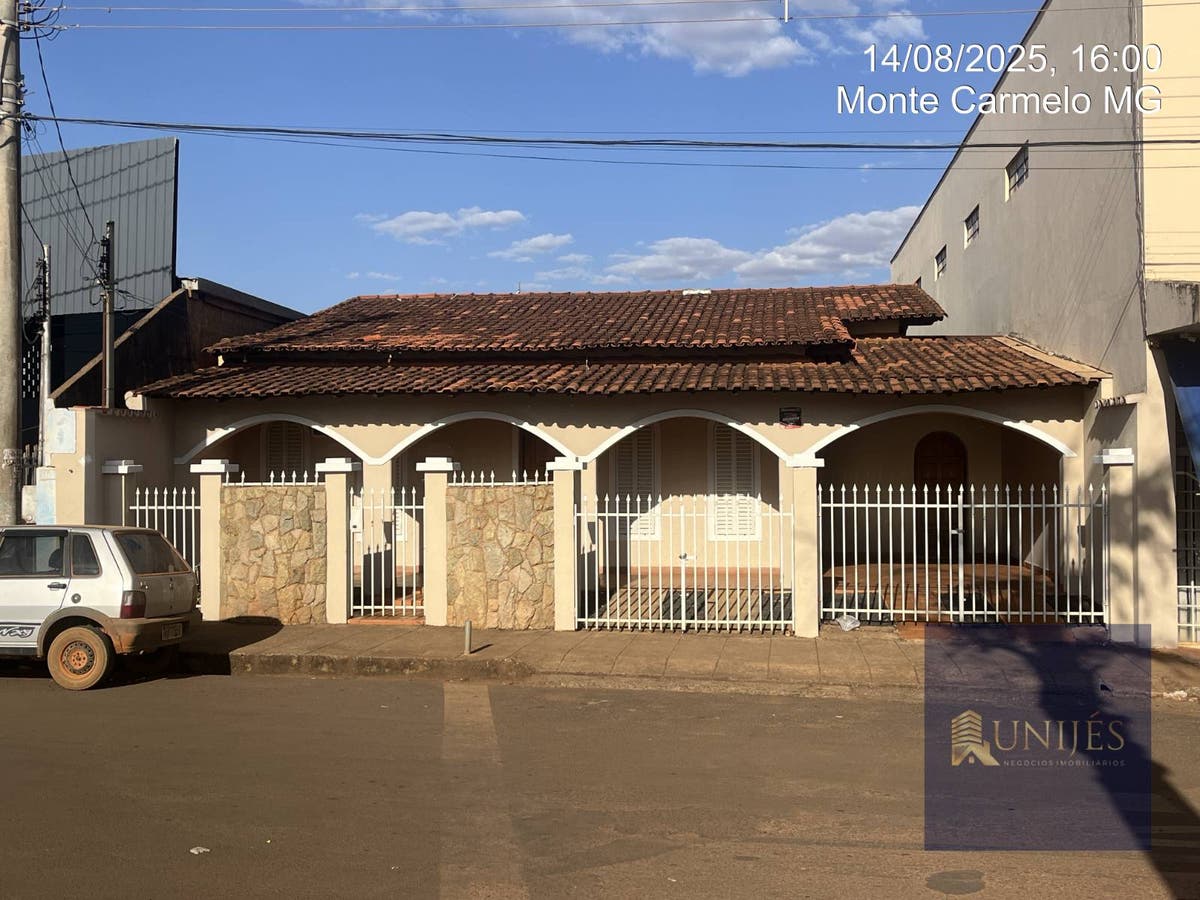 Casa 3 quartos para Locação - Casa em BATUQUE, Monte Carmelo - para locação - Unijés Negócios Imobiliários LTDA