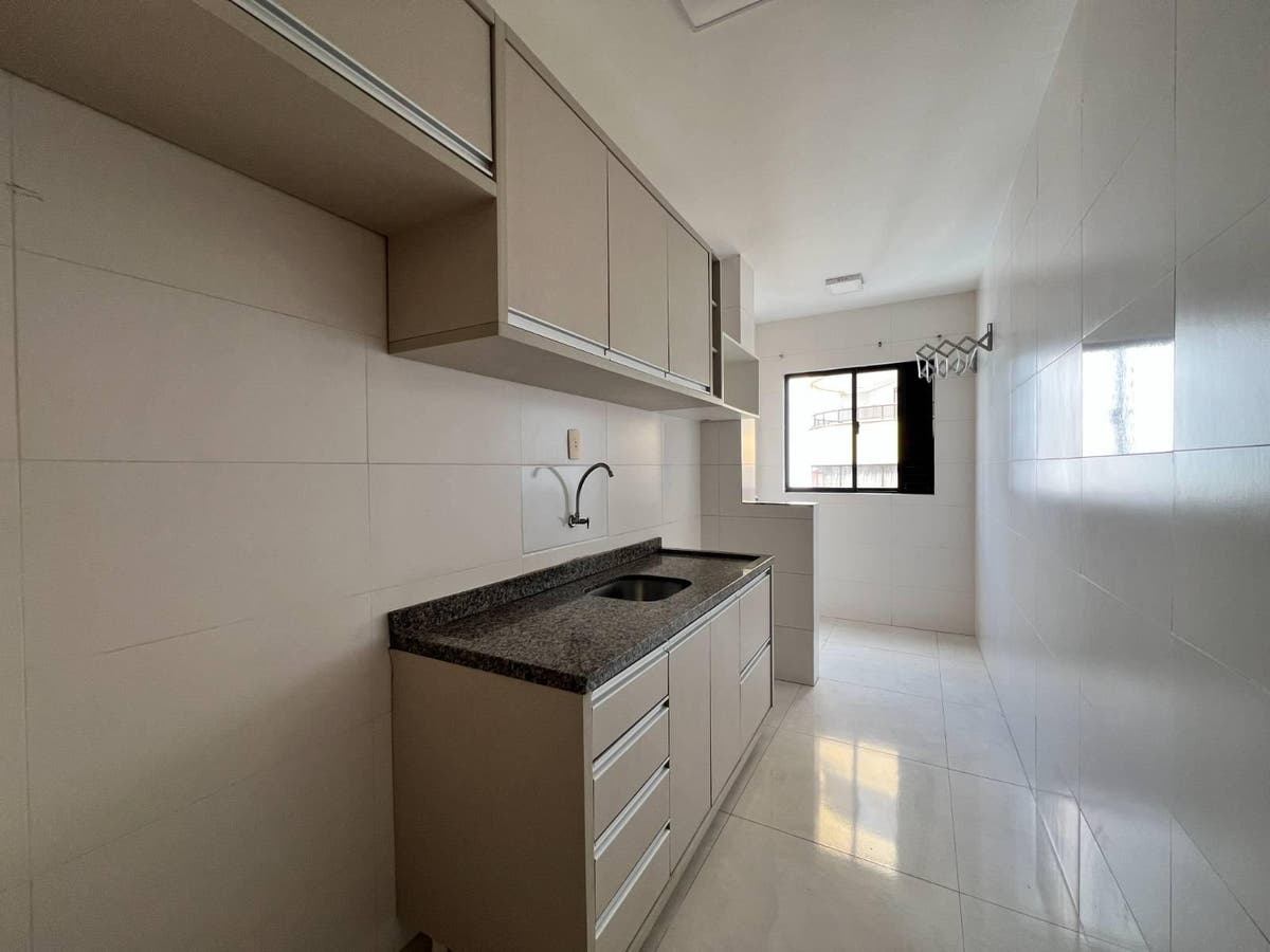 Apartamento com 2 dormitórios para locação anual na quadra mar em Balneário Camboriu - Apartamento em Centro, Balneário Camboriú - para locação - Desc Imóveis