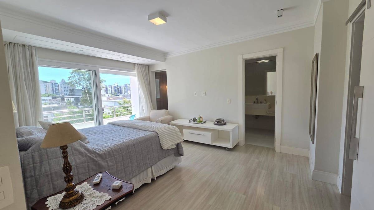 SOBRADO TRIPLEX NA PRAIA DOS AMORES EM BALNEÁRIO CAMBORIÚ - Sobrado em Praia dos Amores, Balneário Camboriú - à venda - Brava Norte Imóveis