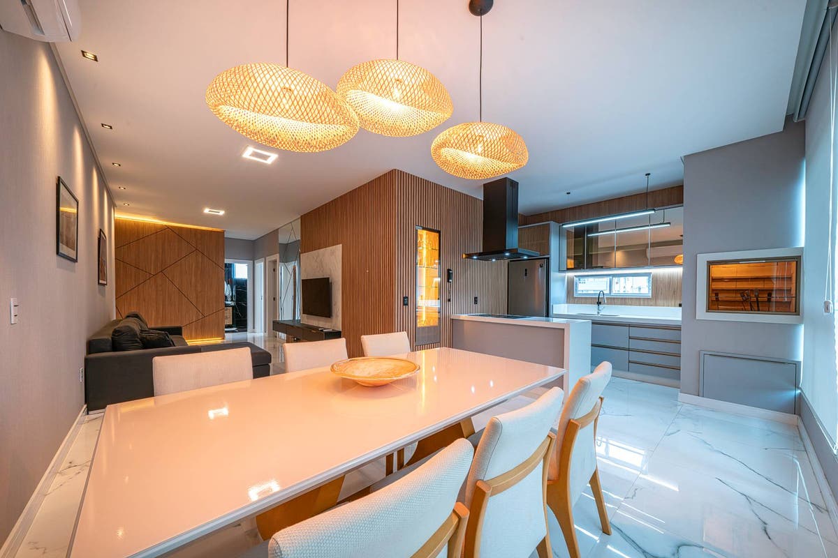 APARTAMENTO FINAMENTE MOBILIADO COM 3 DORMITÓRIOS EM BOMBAS - Apartamento em Bombas, Bombinhas - à venda - Imobiliária KS