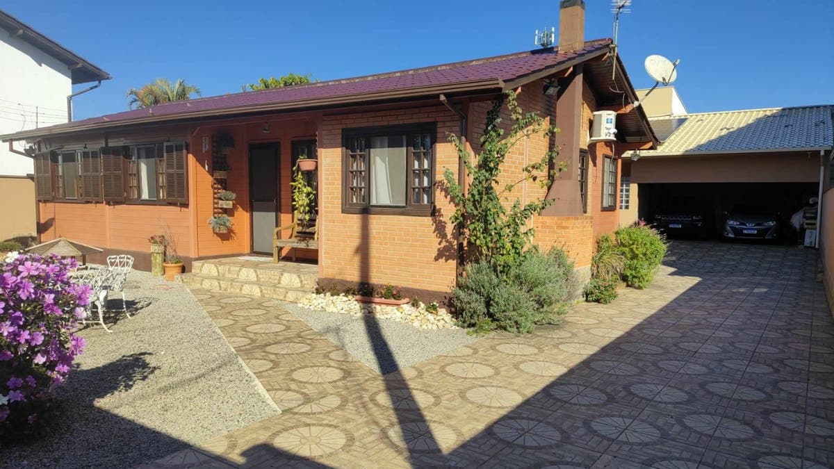 Casa com Duas Residências à Venda no Campeche – Florianópolis/SC | Amplo Terreno e Excelente Potencial de Investimento - Casa em Campeche, Florianópolis - à venda - Conceito Imóveis