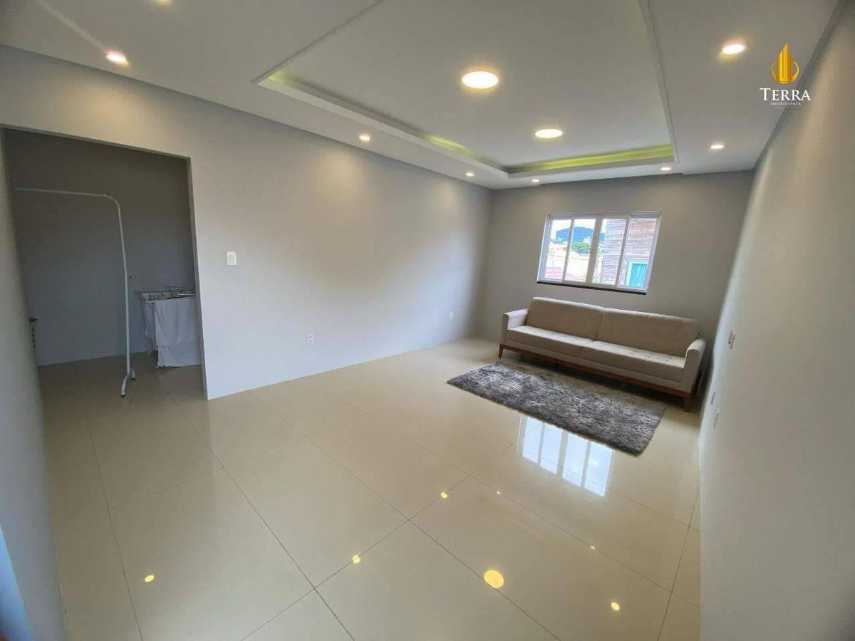 Sobrado a venda localizado no bairro São João em Itajaí. - Sobrado em São João, Itajaí - à venda - IMOBILIÁRIA TERRA ITAJAI LTDA