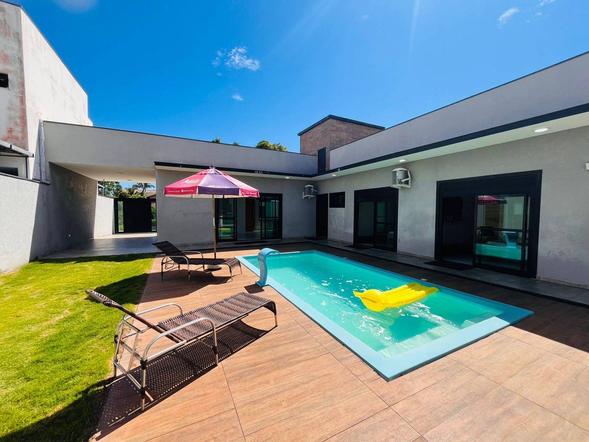 Casa Mobiliada com Área Gourmet, Piscina e Amplo Espaço Externo - Casa em Barra do Sai, Itapoá - à venda - Imobiliaria Patricia Claudino