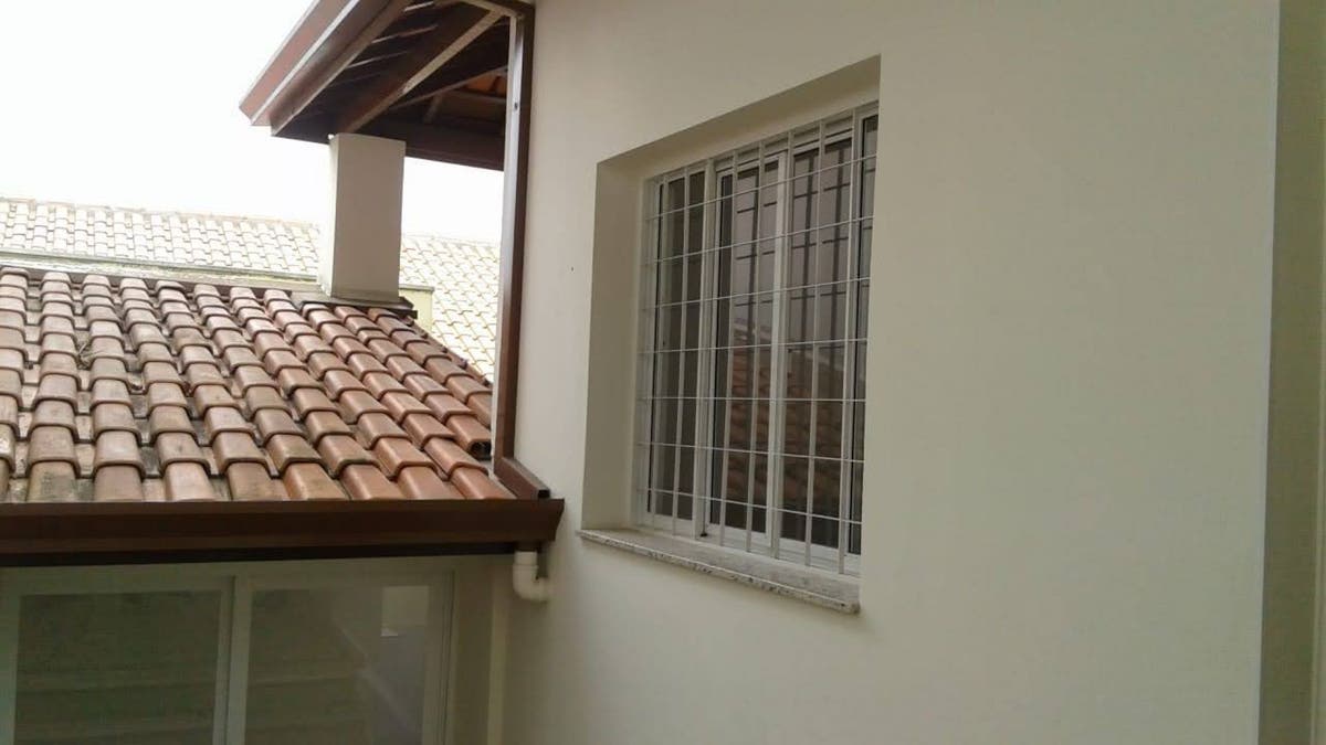 Estilo de telhado colonial.