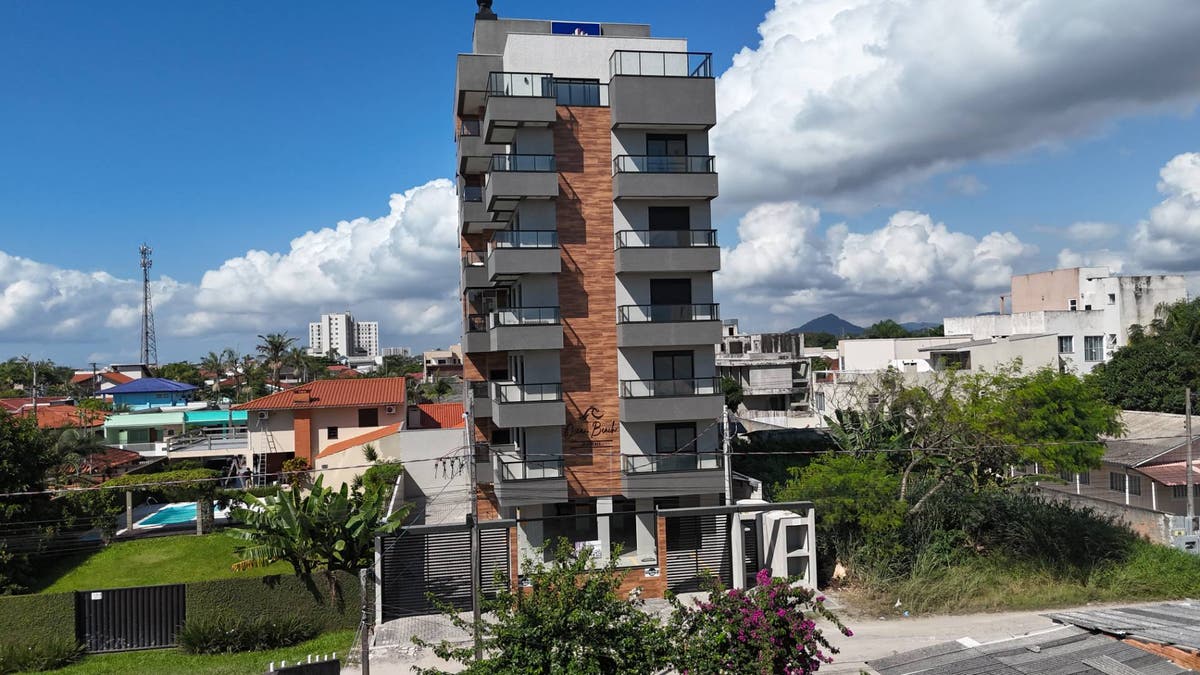 Residencial Ocean Beach apartamento 2 a 3 Dormitórios, apenas 150 metros do mar em Itapoá/SC. - Apartamento em Paese, Itapoá - à venda - Itapoá Imóveis Ltda