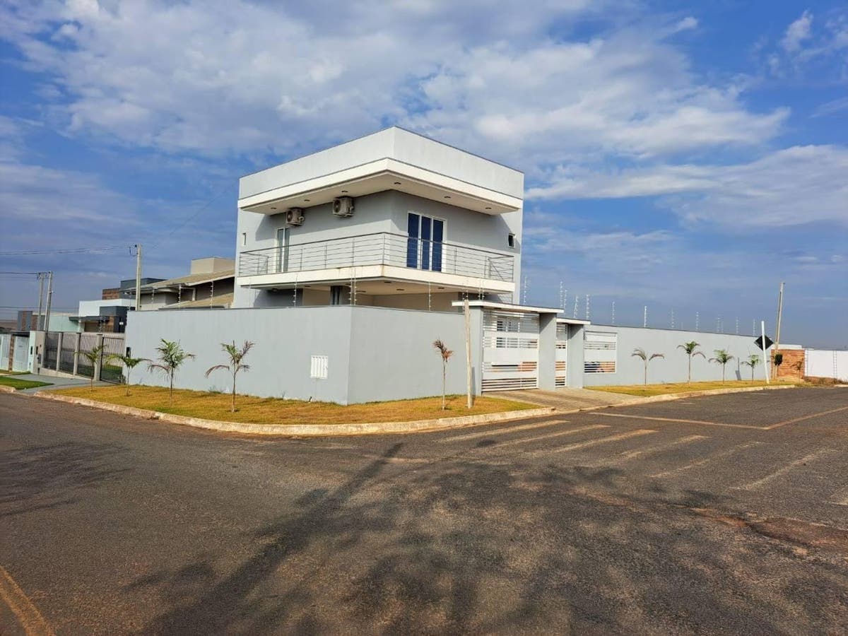 Sobrado com 3 quartos, 3 suítes