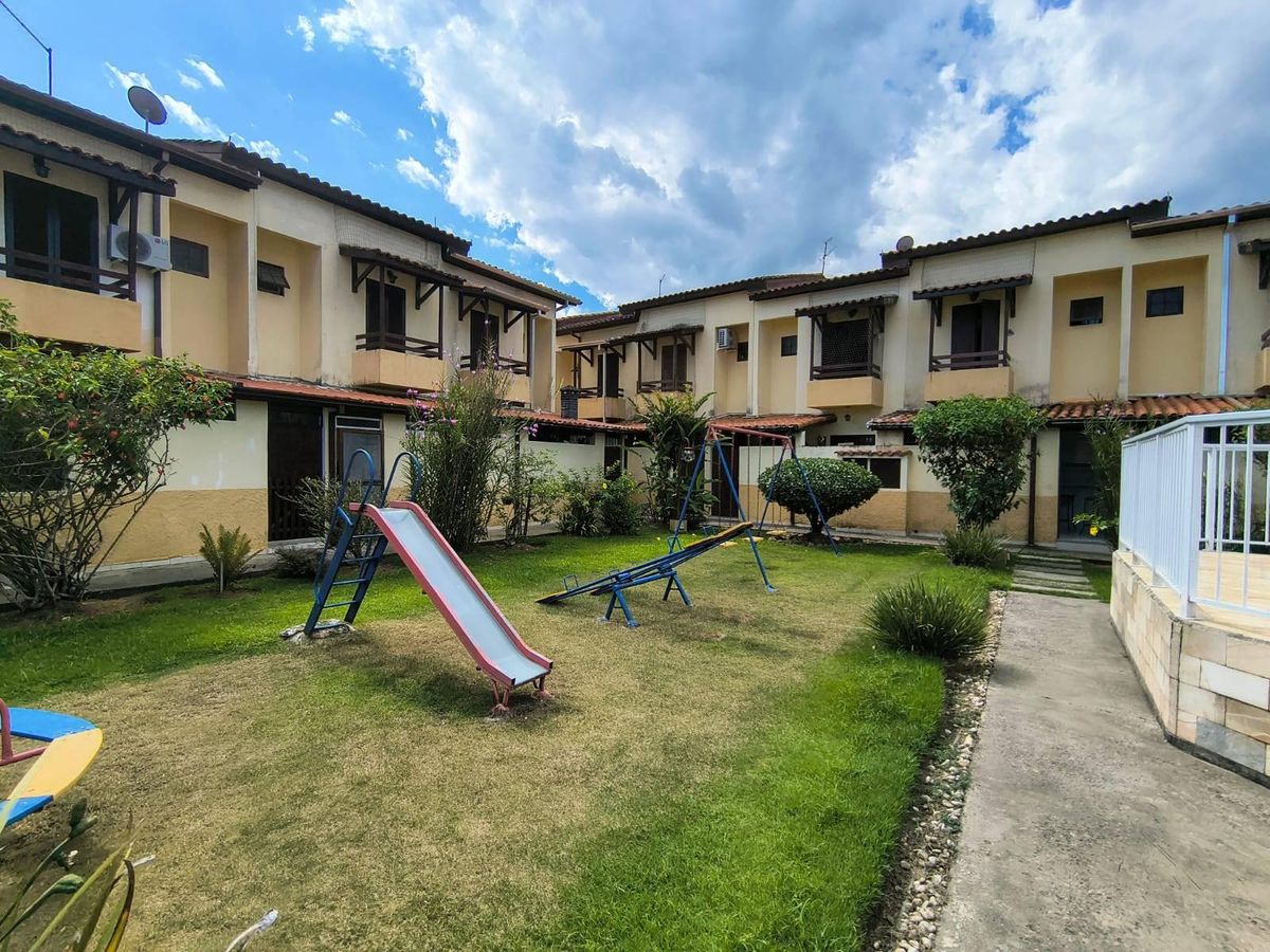 Sobrado em Condomínio com 2 Dormitórios-📍Ótima Localização no Indaiá -Caraguatatuba-Sp!!! - Casa de Condomínio em Indaiá, Caraguatatuba - à venda - Vilela Imóveis