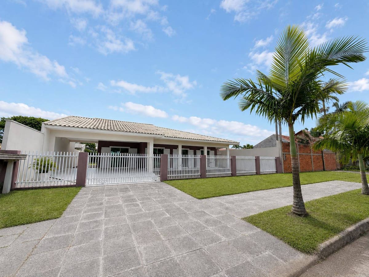 Casa Ampla com Piscina no Brejatuba - Locação Diária - Casa em Brejatuba, Guaratuba - para temporada - Ferreira Imóveis