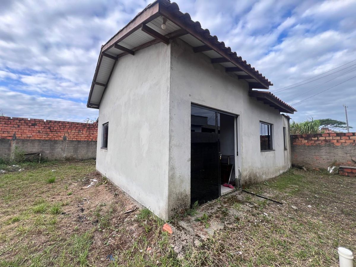 Casa com 2 Quartos e um Terreno Amplo no Bairro Arroio do Rosa/Imbituba-SC - Casa em Arroio do Rosa, Imbituba - à venda - Casa dos Imóveis Administração Imobiliária LTDA