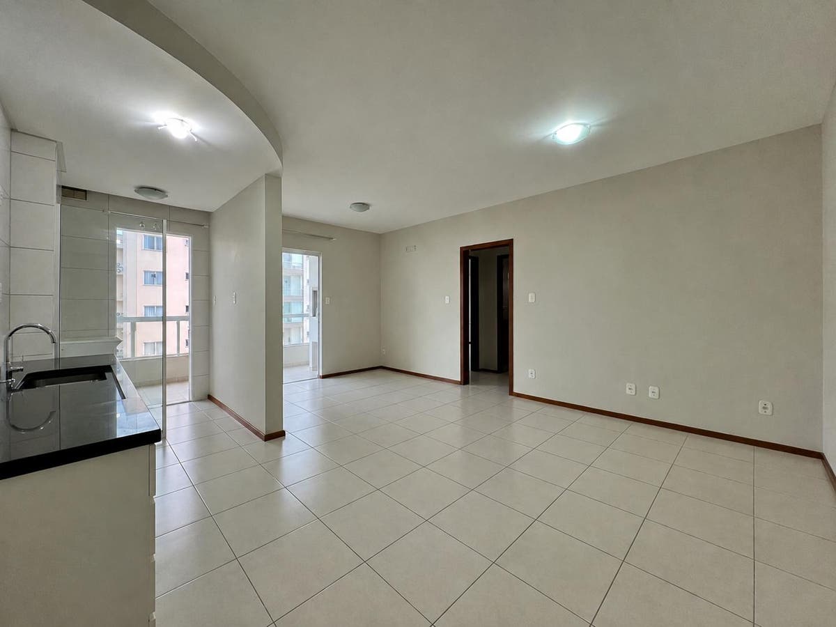 Concreto, contemporâneo, retangular, plano, funcional.
