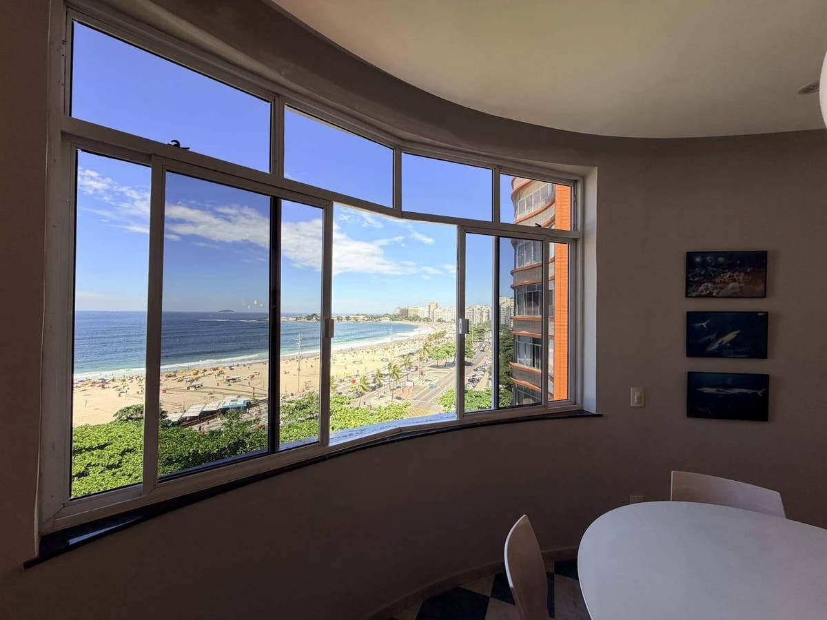 Frente mar em Copacabana: apartamento à venda de 2 quartos, andar alto com vista panorâmica, alto padrão, modernizado e pronto para temporada - Apartamento em Copacabana, Rio de Janeiro - à venda - MIGUEZ IMOBILIÁRIA