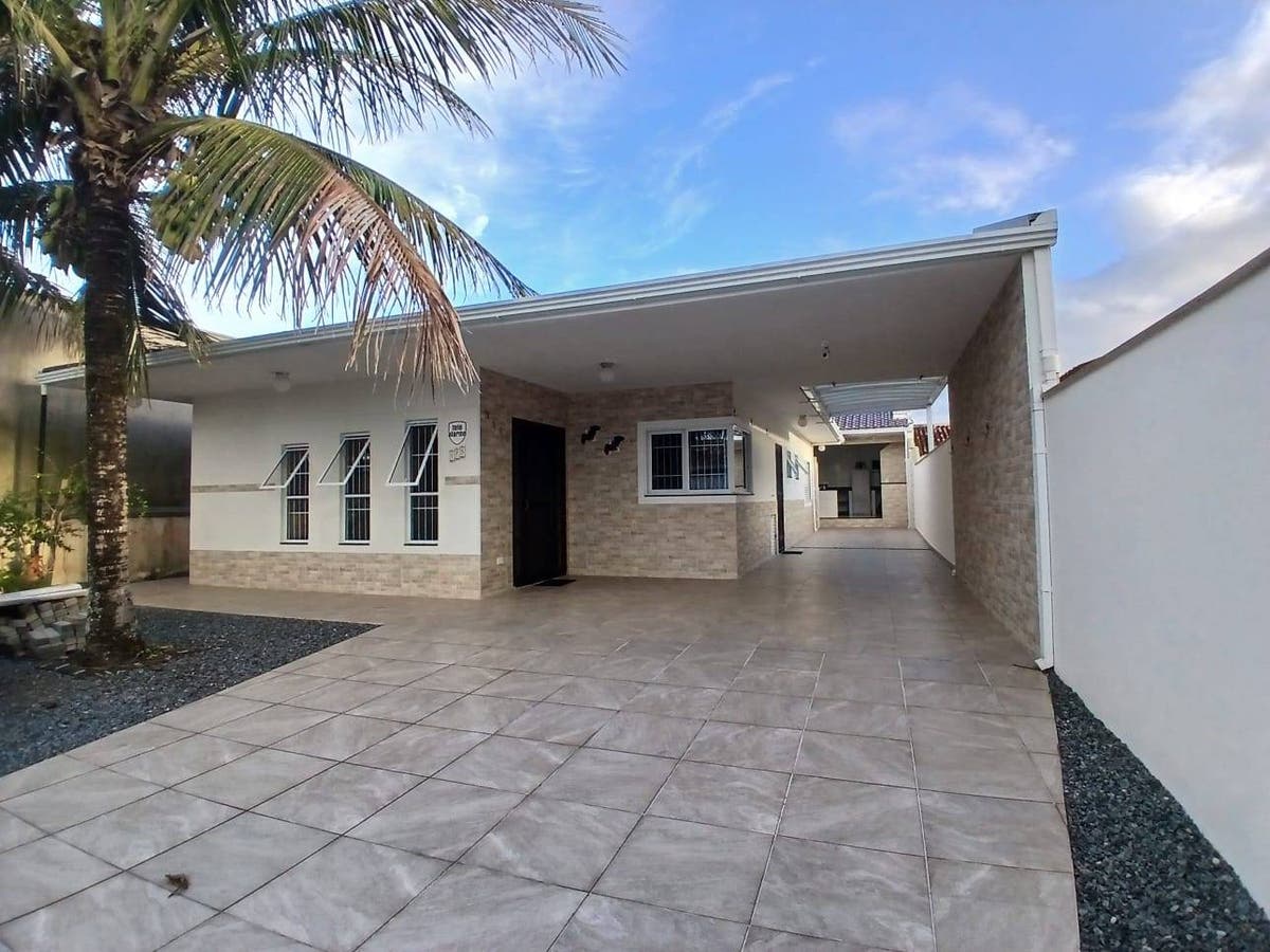 Casa Com Piscina, Edícula e Amplo Espaço de Terreno - Casa em Barra do Sai, Itapoá - à venda - Imobiliaria Patricia Claudino