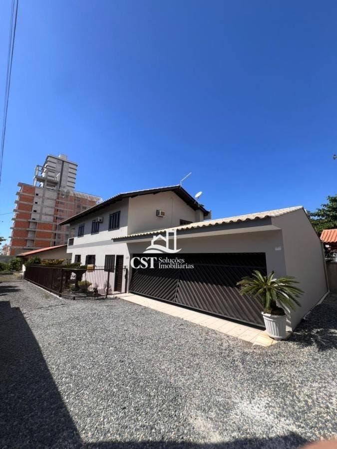 CASA À 150 METROS DO MAR NO BAIRRO TABULEIRO - Barra Velha/SC - Sobrado em Tabuleiro, Barra Velha - à venda - CST SOLUÇÕES IMOBILIARIA LTDA