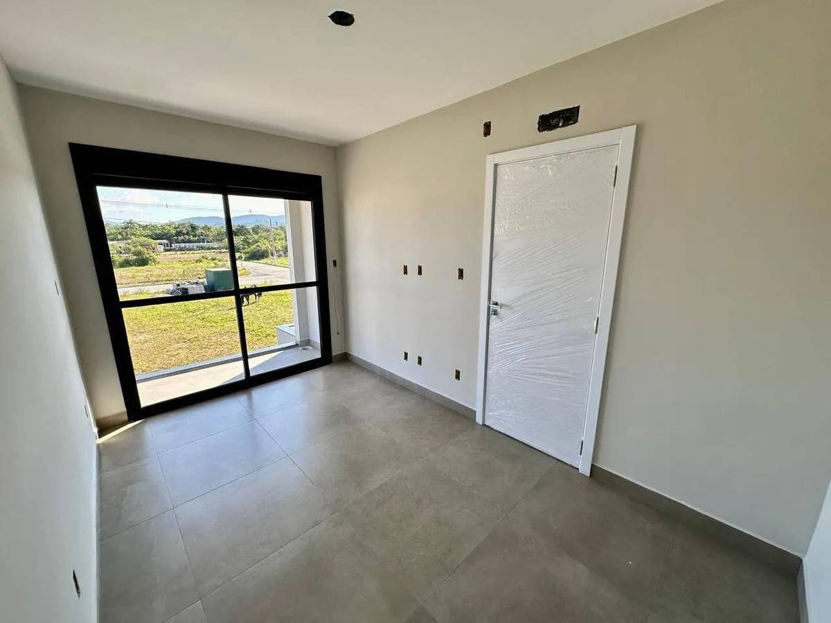 Sobrado à venda, Forquilhas, São José, SC - Sobrado em Forquilhas, São José - à venda - Madri Imóveis ltda