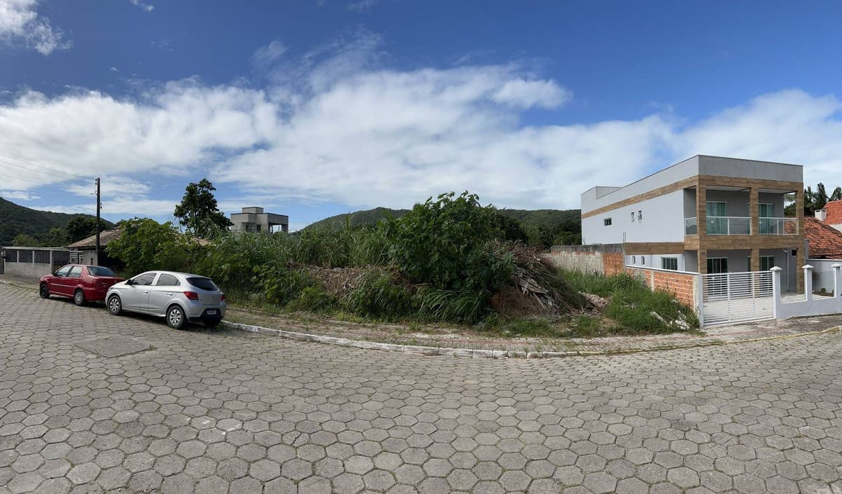 TERRENO NA PRAIA DE ZIMBROS COM 768M - Lote/Terreno em Zimbros, Bombinhas - à venda - Imobiliária KS