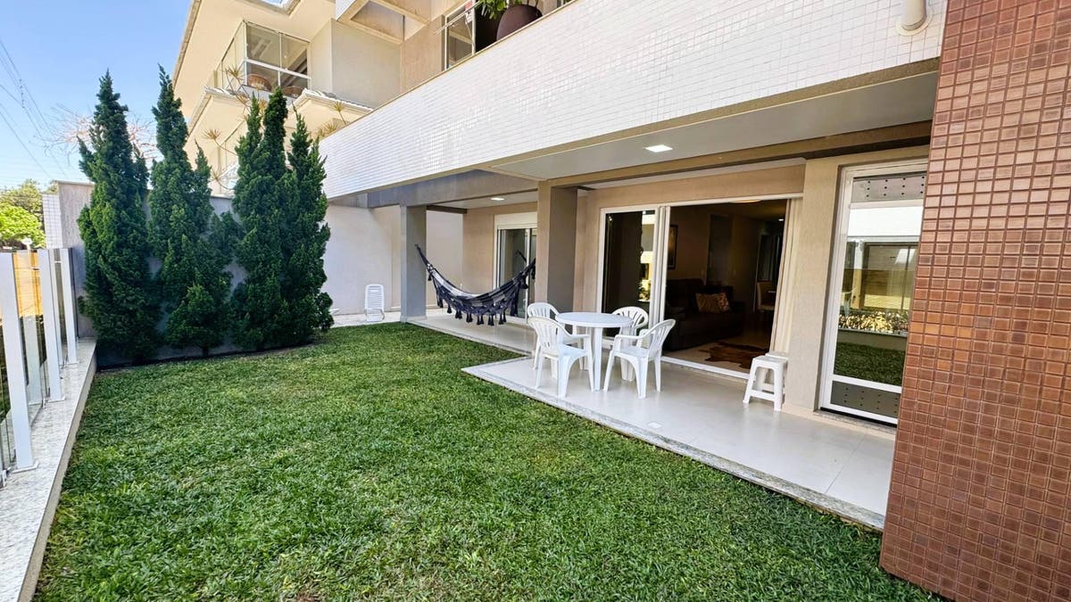 AP311 - APTO TÉRREO A POUCOS PASSOS DO MAR - Apartamento em Canto Grande, Bombinhas - para temporada - Marca Imobiliária