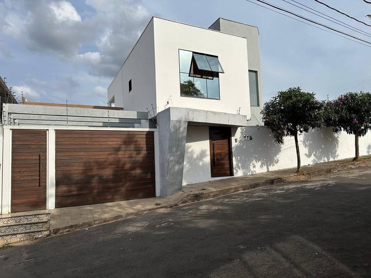 CASA COM TRÊS SUÍTES ALTO PADRÃO - Casa em José Moyses Nacif, Caratinga - à venda - CASA GOLD IMÓVEIS