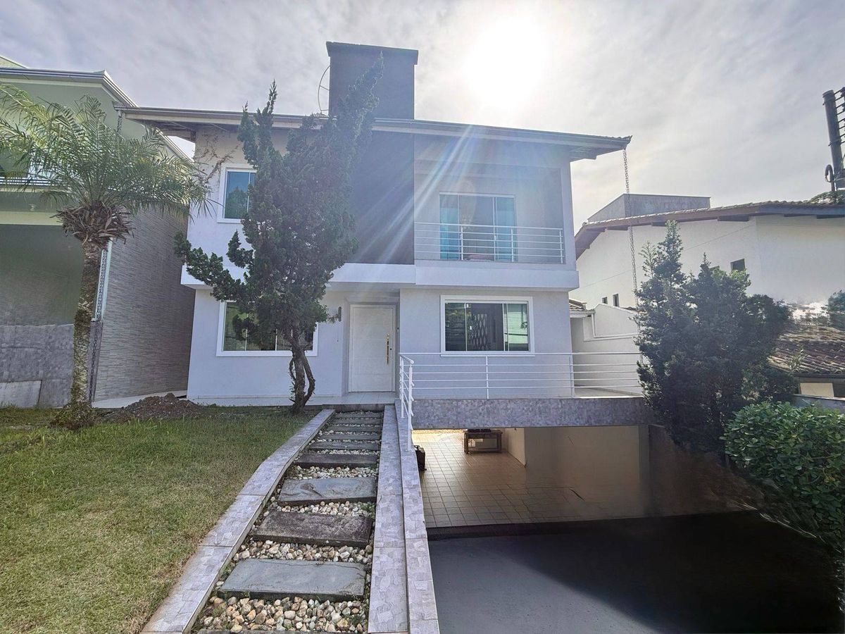 CASA MOBILIADA NO CONDOMÍNIO ARIRIBÁ - NAÇÕES, BALNEÁRIO CAMBORIÚ - Casa de Condomínio em Nações, Balneário Camboriú - para locação - Brava Norte Imóveis