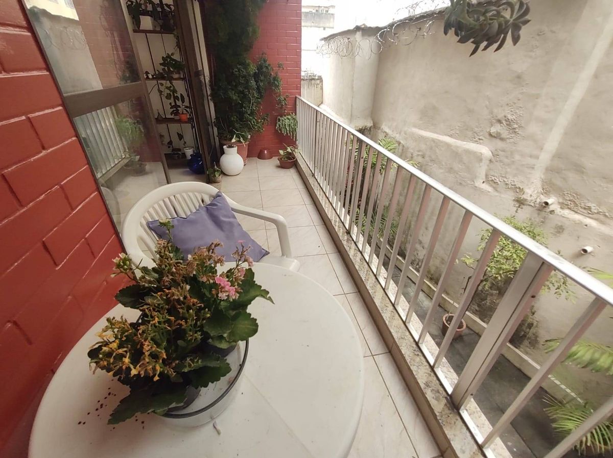 APARTAMENTO A VENDA EM RUA TRANQUILA DA TIJUCA, A 10 MINUTOS DO METRÔ - VARANDA, SALA, 2 QUARTOS SENDO 1 SUÍTE, 1 BANHEIRO SOCIAL, COZINHA, ÁREA DE SERVIÇO - 60 M² - 1 VAGA NA ESCRITURA. - Apartamento em Tijuca, Rio de Janeiro - à venda - MIGUEZ IMOBILIÁRIA