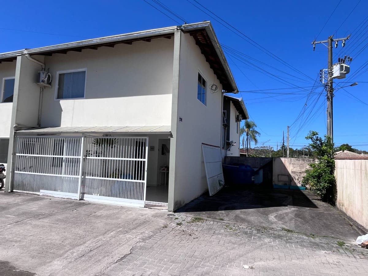 Sobrado de 3 quartos e 2 banheiros em condomínio fechado - Sobrado em Jardim Verdes Mares, Itapoá - à venda - Itapoá Imóveis Ltda