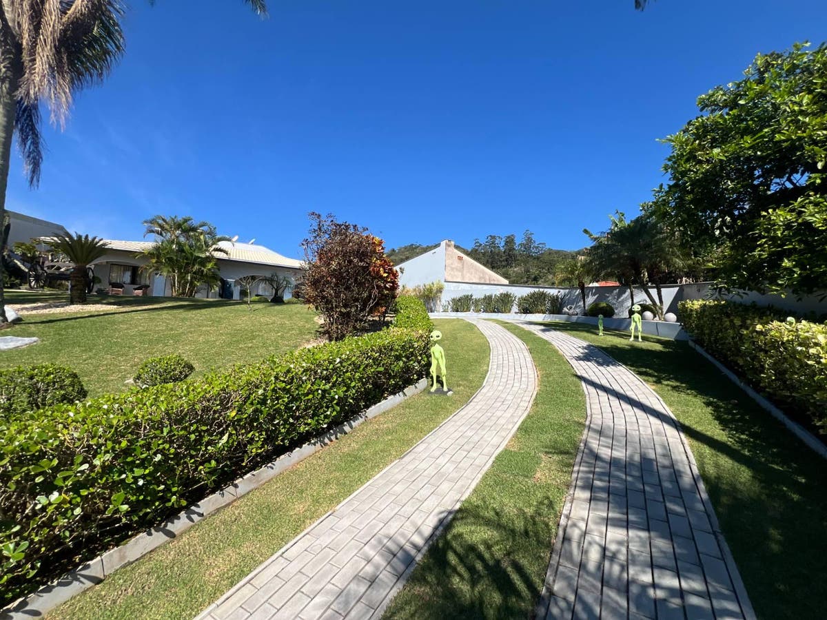 CASA AO LADO DO CENTRO COM PISCINA E 2 SUÍTES - Casa em Ilha da Figueira, Jaraguá do Sul - à venda - Brisa Sul Imóveis