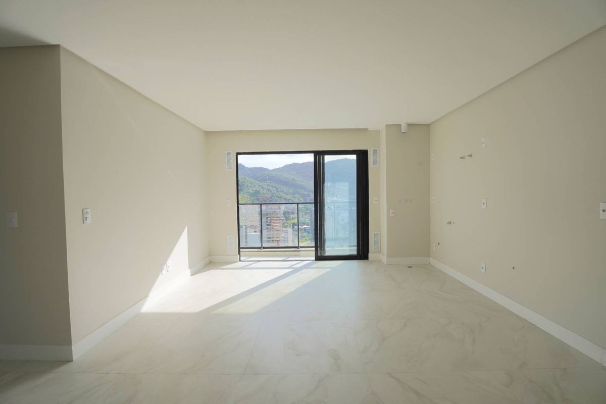 Apartamento a venda no Edifício Sky Brava - Apartamento em Praia Brava, Itajaí - à venda - IMOBILIÁRIA TERRA ITAJAI LTDA