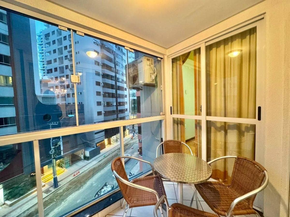 Apartamento mobiliado à venda na quadra do mar com 2 dormitórios em Balneário Camboriú - Apartamento em Centro, Balneário Camboriú - à venda - Desc Imóveis