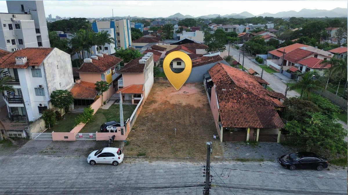 Terreno pronto para construir à 200 metros da praia no Balneário Cambiju em Itapoá/SC - Lote/Terreno em Cambiju, Itapoá - à venda - SBGLOBAL Imobiliária