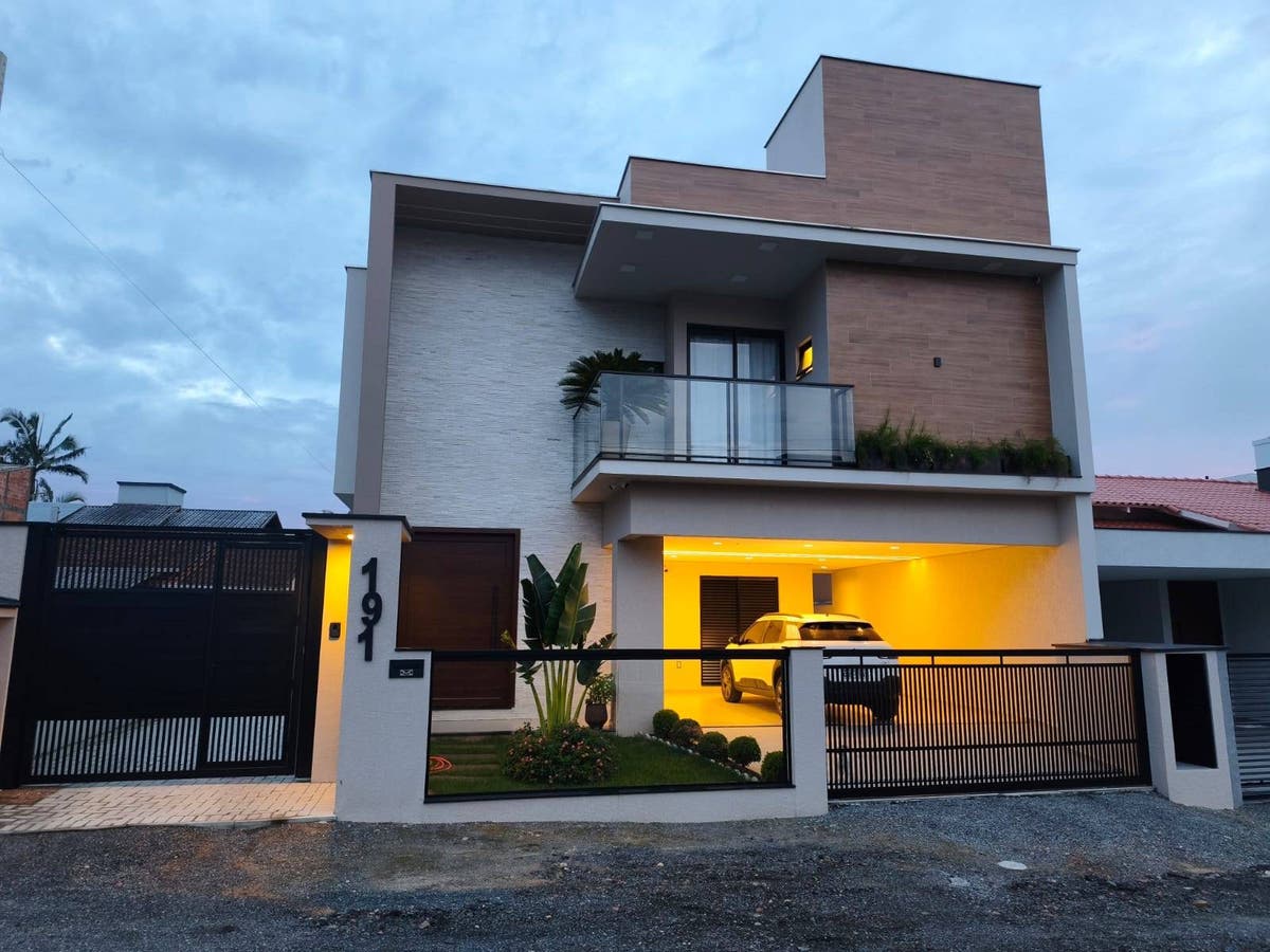 Casa de Alto Padrão com Edícula no Bairro Rau com 3 Suítes - Casa em Rau, Jaraguá do Sul - à venda - Imobiliária SMART