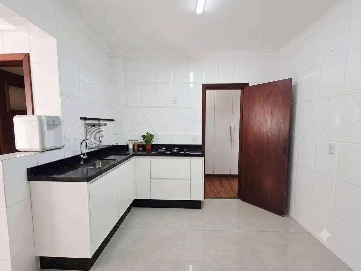 Apartamento Reformado com 4 Dormitórios (01 Suíte) para Locação em Coqueiros – 125 m² | Próximo ao Centro e Orla Gastronômica - Apartamento em Coqueiros, Florianópolis - para locação - Conceito Imóveis