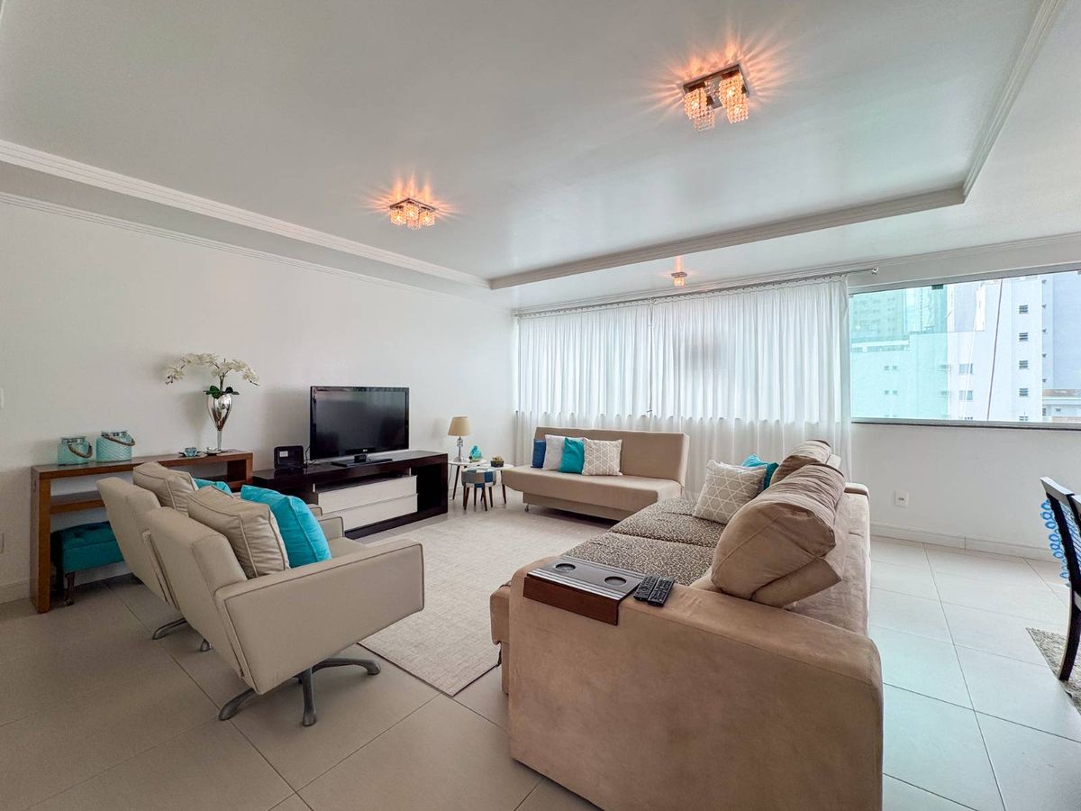 Apartamento mobiliado com 3 dormitórios à venda no Centro de Balneário Camboriú - Apartamento em Centro, Balneário Camboriú - à venda - Desc Imóveis
