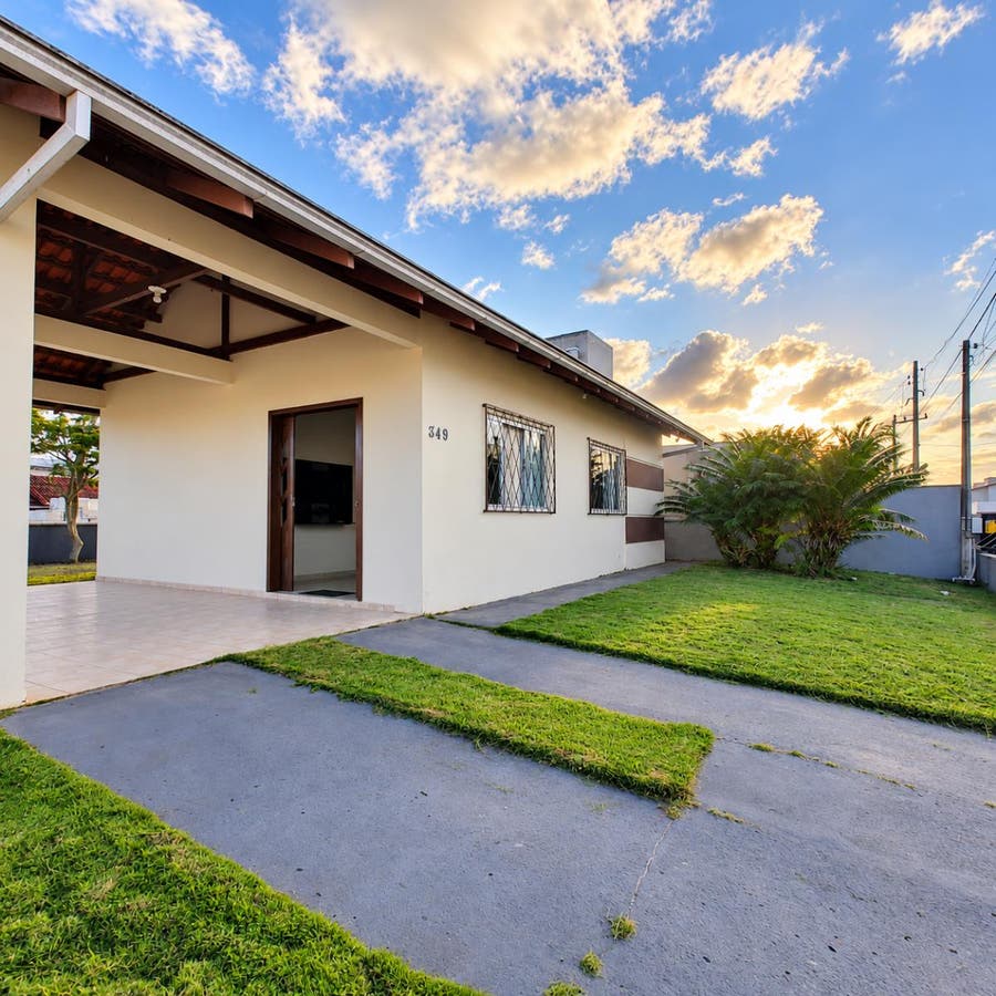 CASA MOBILIADA EM PICARRAS - Casa em Itacolomi, Balneário Piçarras - para locação - RV Imóveis