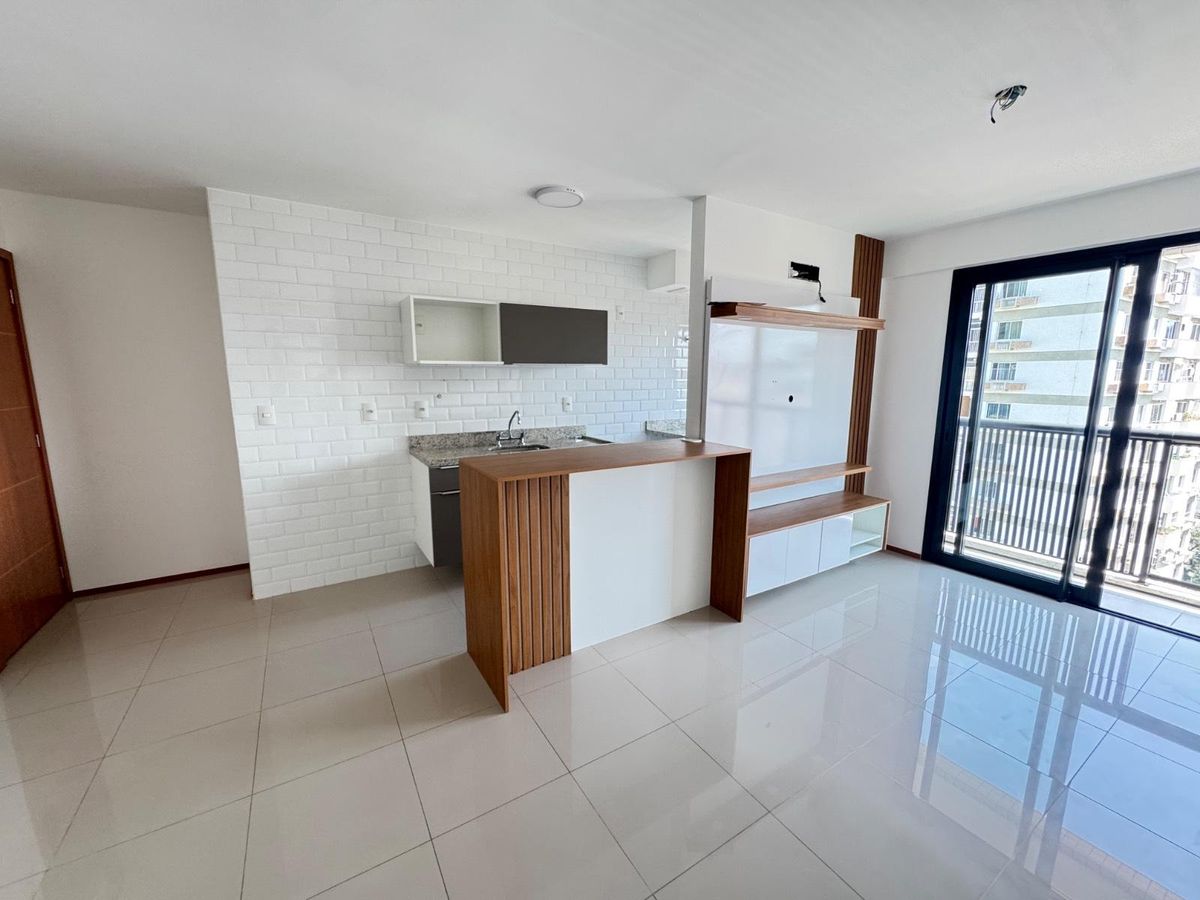 APARTAMENTO A VENDA RUA URUGUAI, SACADA 2 QUARTOS, 1 SUITE. INFRAESTRUTURA COMPLETA. 1 VAGA DE GARAGEM. - Apartamento em Tijuca, Rio de Janeiro - à venda - MIGUEZ IMOBILIÁRIA
