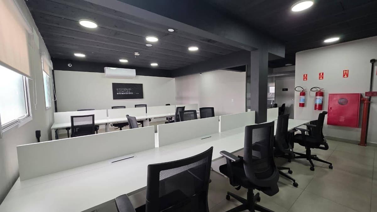 SALA COMERCIAL PARA LOCAÇÃO (EM PISO SUPERIOR) 200M² NO BAIRRO ENGORDADOURO JUNDIAI/SP - Escritório em Distrito Industrial, Jundiaí - para locação - Entry Imob