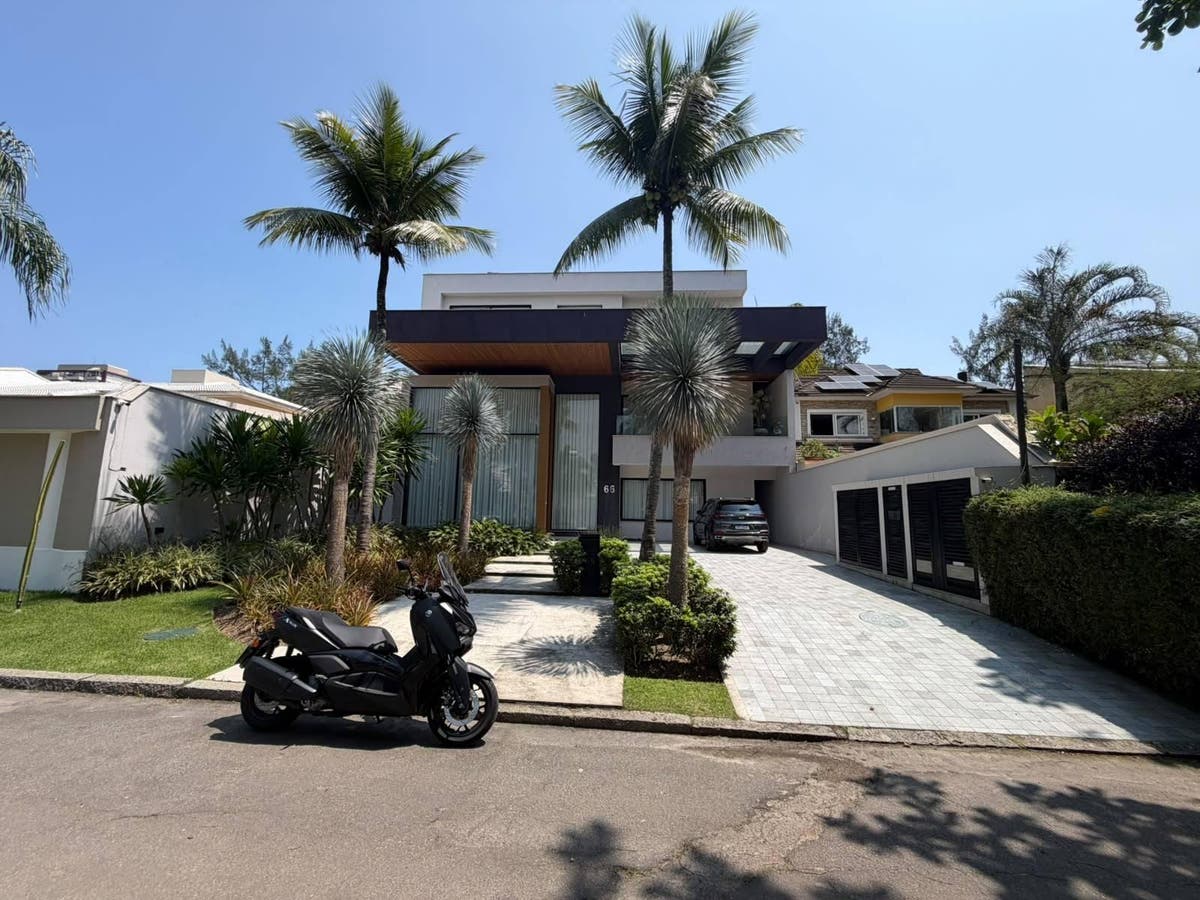 Casa Triplex à venda no condomínio JARDIM MARAPENDI / Porteira Fechada — Barra da Tijuca, Rio de Janeiro. - Casa de Condomínio em Barra da Tijuca, Rio de Janeiro - à venda - Ativa Imobiliária LTDA