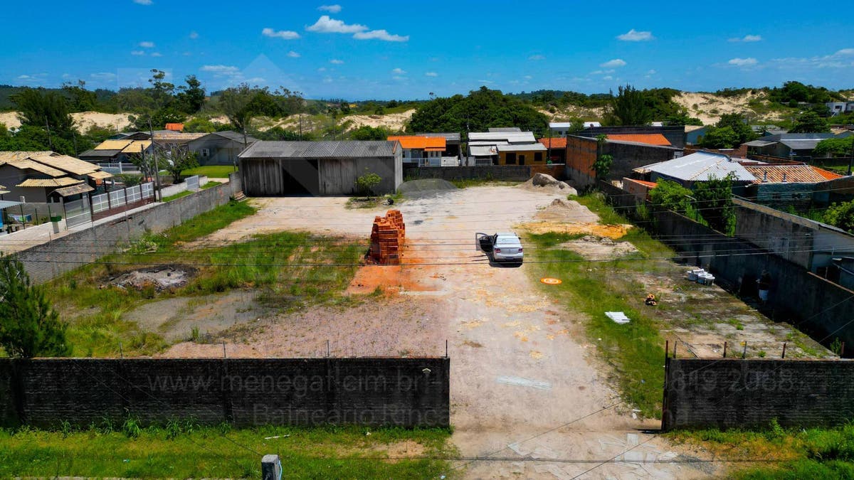 Excelente terreno de 2.160 m², murado, esquina, rua pavimentada - Lote/Terreno em Centro, Balneário Rincão - à venda - Corretor Avaliador Luiz Soares Menegat