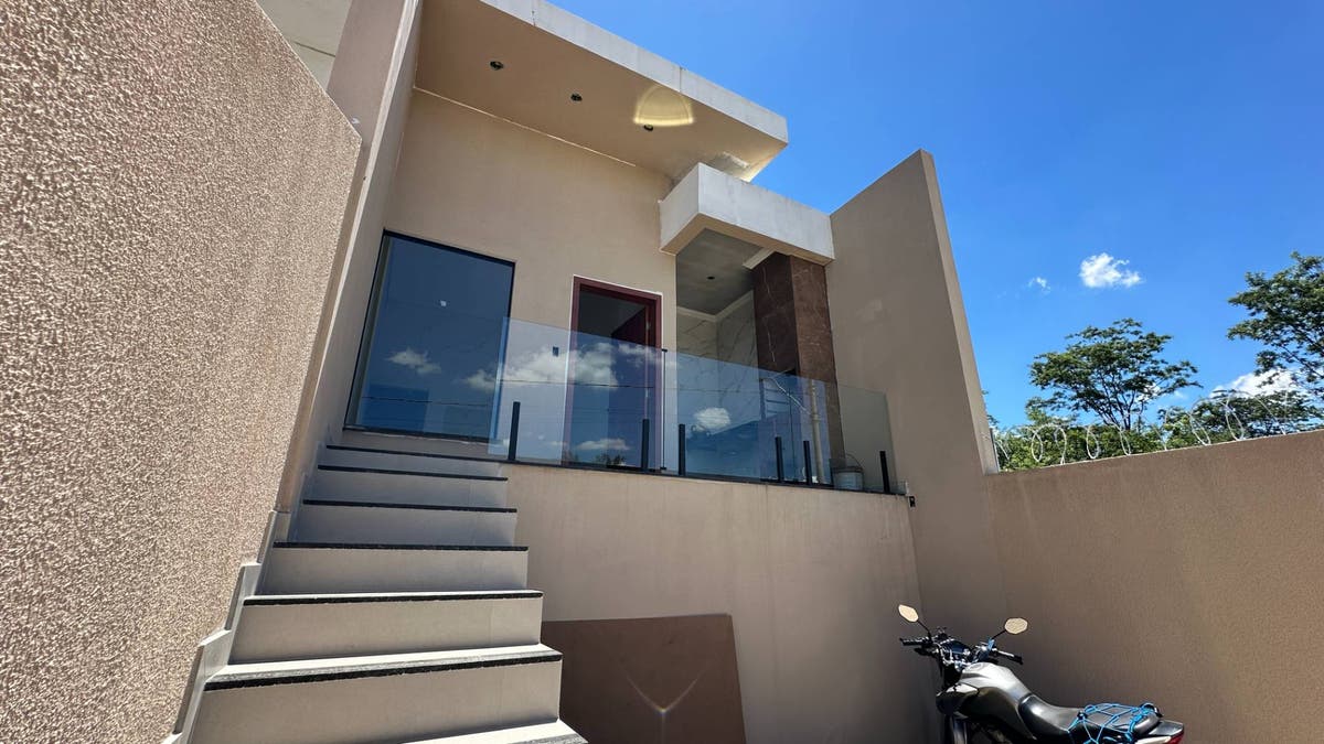 Linda Casa 3 Quartos 1 Suíte no Bairro Tiradentes em Betim. - Casa em Tiradentes, Betim - à venda - Via M Empreendimentos Imobiliários Ltda