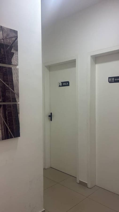 Corredor com portas