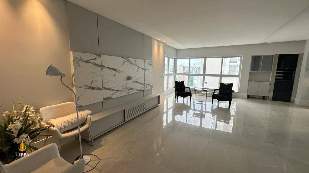 Apartamento a venda no Edifício Barra Garden localizado no Bairro Pioneiros em Balneário Camboriú. - Apartamento em Pioneiros, Balneário Camboriú - à venda - IMOBILIÁRIA TERRA ITAJAI LTDA