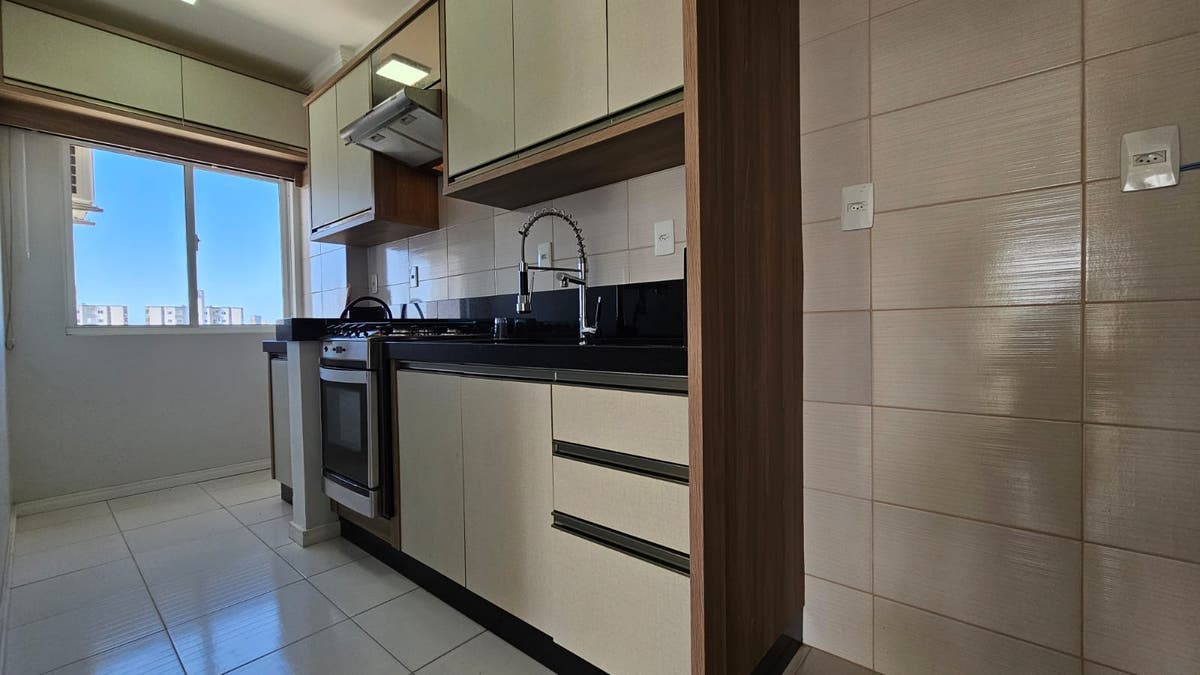 Apartamento Semi Mobiliado à Venda com Dormitórios Vaga de Garagem e Elevador - Apartamento em Cedro, Camboriú - à venda - Ilaini Imóveis