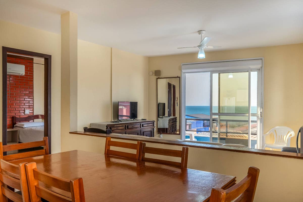 Apartamento de 02 dormitórios para temporada, no centro com vista mar - Apartamento em Centro, Bombinhas - para temporada - Imobiliária KS