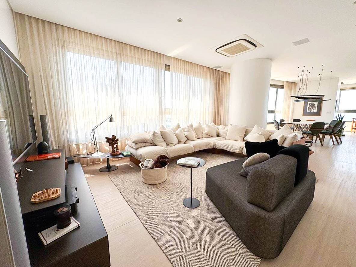 Apartamento Frente Mar à Venda no Ed. Apogee em Balneário Camboriú - Apartamento em Centro, Balneário Camboriú - à venda - Desc Imóveis
