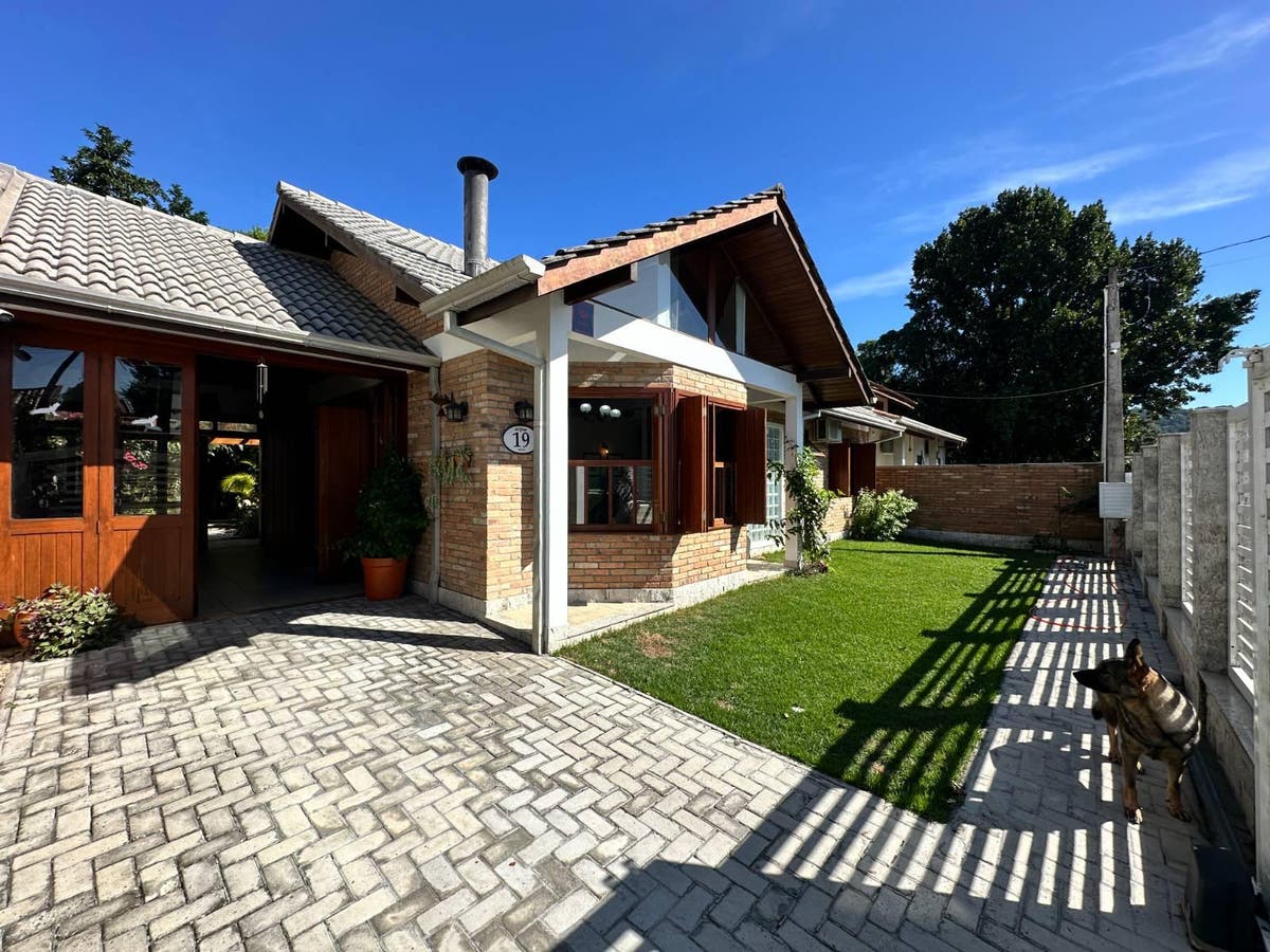 CASA MOBILIADA COM 3 DORMITÓRIOS EM MARISCAL - Casa em Mariscal, Bombinhas - à venda - Imobiliária KS