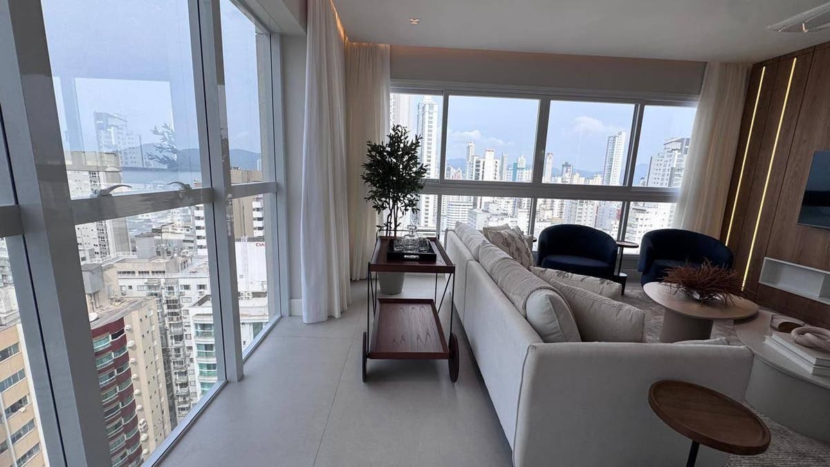 Apartamento finamente mobiliado a venda no Edifício Cyano Mare em Balneário Camboriú, com 4 suítes, 3 vagas, um por andar. - Apartamento em Centro, Balneário Camboriú - à venda - IMEX INVESTIMENTOS LTDA