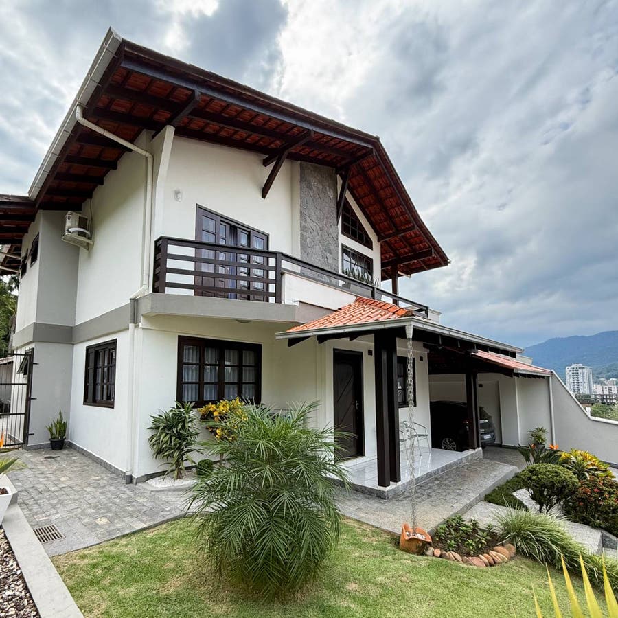 CASA MOBILIADA COM PISCINA E 5 QUARTOS | VILA NOVA - Casa em Vila Nova, Jaraguá do Sul - à venda - D2 Imóveis