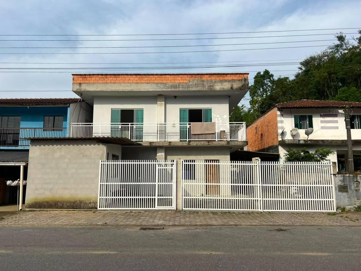 CASA COM 4 QUARTOS - TIFA MARTINS - Casa em Tifa Martins, Jaraguá do Sul - à venda - IMOB Imóveis