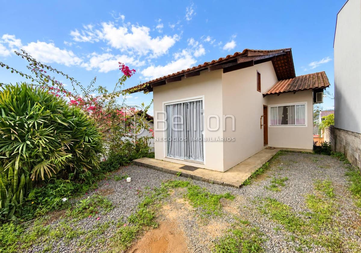 Casa Semimobiliada com 2 Quartos à Venda em Araponguinhas – Timbó/SC - Casa - à venda - Bellion Negocios Imobiliarios LTDA